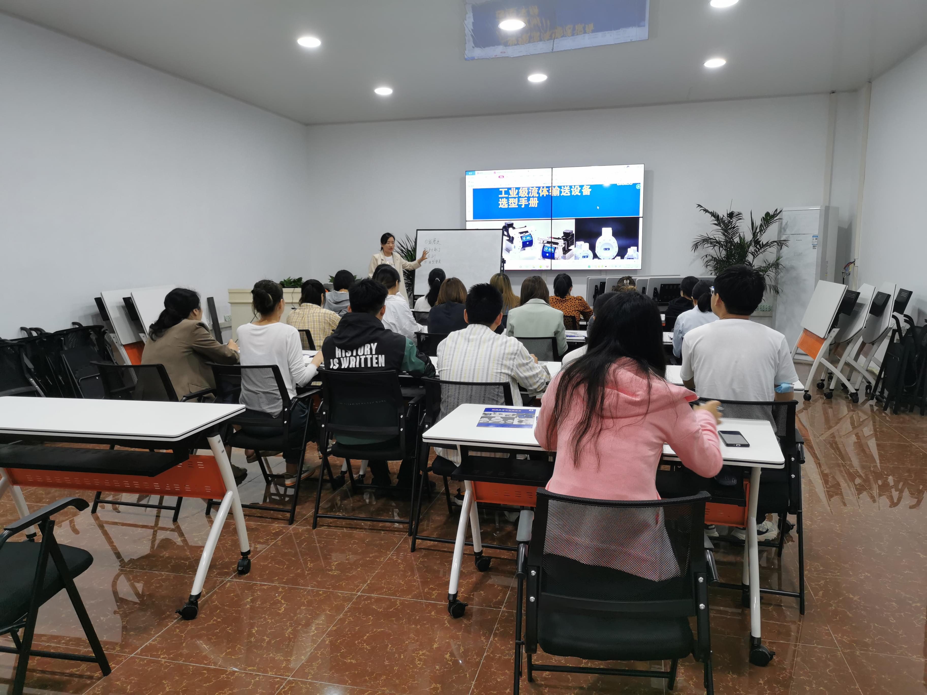 王經理培訓美國固瑞克氣動隔膜泵產品知識